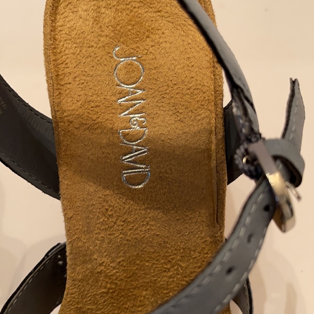 Sandal - Picture 2 of 7